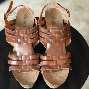 MIA Sangria cognac wedge | size 9.5
